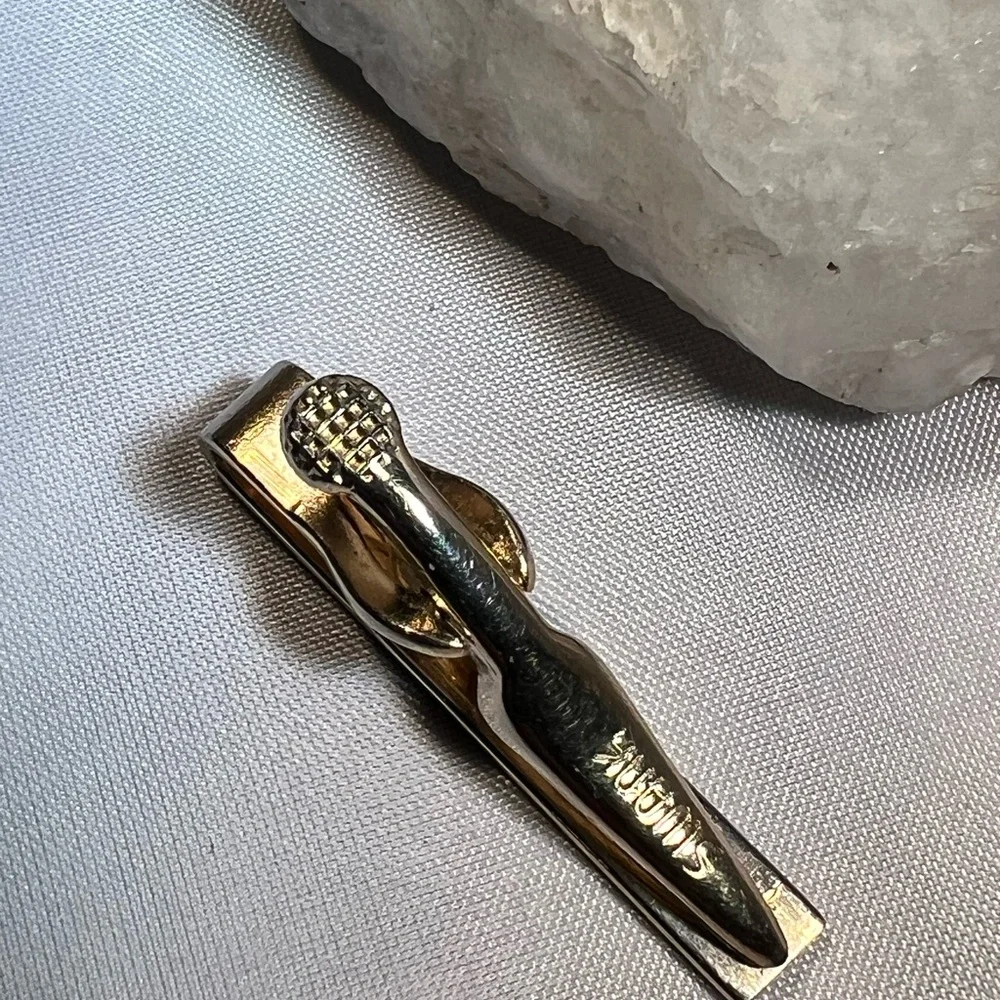 VINTAGE SWANK Gold Tone TIE BAR CLIP Etched And Starburst Design